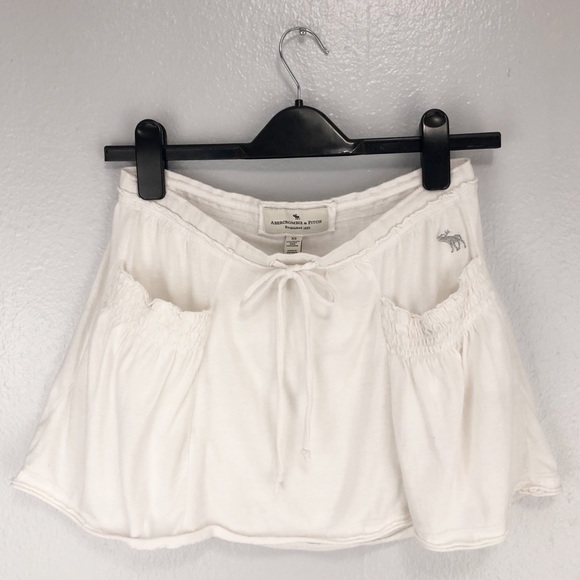 Abercrombie & Fitch Dresses & Skirts - Abercrombie & Fitch Comfortable White Skirt XS